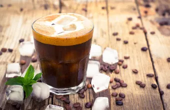 Πώς να φτιάξεις freddo espresso στο σπίτι σαν να τον πήρες απ’ έξω