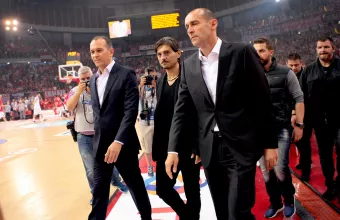 «Ποτέ στο ίδιο τραπέζι»: Αγγελόπουλοι και Γιαννακόπουλος απορρίπτουν την πρόταση Βρούτση για συνάντηση