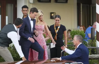 Βενετία: Η Ιβάνκα Τραμπ «κλέβει την παράσταση» από Μπέζος και Σάντσεζ 