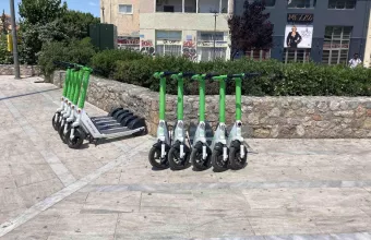 Lime: Εγκαινιάζει Ζώνες Υποχρεωτικής Στάθμευσης για πατίνια στο κέντρο της Αθήνας