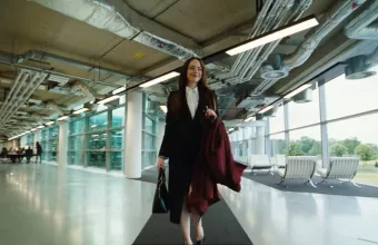 «Bugonia»: Το τρέιλερ της νέα ταινίας του Γιώργου Λάνθιμου, με την Έμα Στόουν