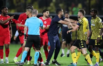 Αποδοκιμασίες και μεγάλη ένταση μεταξύ παικτών μετά τη λήξη του Άρης-Αράζ