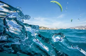 kitesurfing 