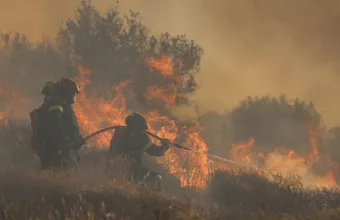 Πυροσβέστης στη φωτιά