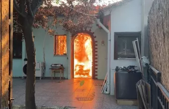 Καίγονται σπίτια στη φωτιά Δροσοπηγής - Κρυονερίου