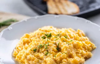 Αυγά σκραμπλ (scrambled eggs) Αυγά σκραμπλ