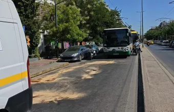 Σύγκρουση αστικού λεωφορείου με ΙΧ