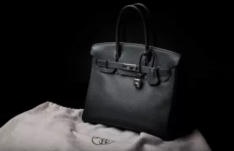 Hermes: Η πρώτη τσάντα Birkin πωλήθηκε 8,5 εκατ.ευρώ σε δημοπρασία