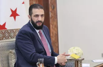 Αχμέντ αλ-Σαράα καθιστός