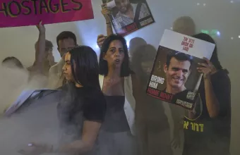 Ισραήλ: «Αν ο γιος μου γυρίσει σε σακούλα θα μηνύσω Νετανιάχου για φόνο» λέει μητέρα ομήρου
