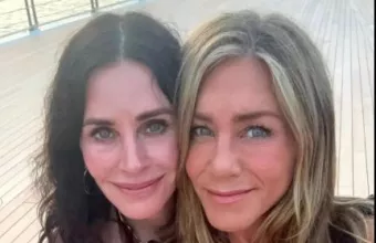 Η Courteney Cox και η Jennifer Aniston ανέβασαν στο instagram μια σέλφι
