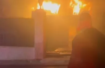 Εκτός ελέγχου η φωτιά στην Κερατέα: Σπίτι καίγεται στο Καταφύγι