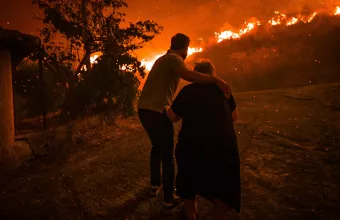 Πυρκαγιές: Ολονύχτια μάχη σε Ανατολική Αττική και Ηλεία  