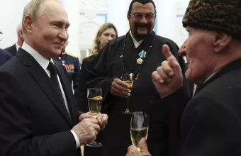 Στίβεν Σίγκαλ:  Συνιδρυτής εταιρείας με τον γιο του στη Ρωσία 