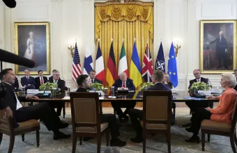 Τραμπ: Σκέφτεται να παγώσει τις ειρηνευτικές προσπάθειες για την Ουκρανία