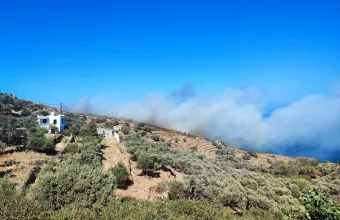 Φωτιά στην Τήνο