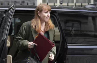 Άντζελα Ρέινερ