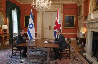  Κιρ Στάρμερ και Ισαάκ Χέρτζογκ