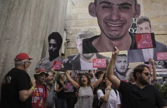 Χιλιάδες διαδηλωτές διαμαρτύρονται έξω από το σπίτι του Νετανιάχου