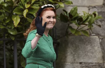 Σάρα Φέργκιουσον χαμογελά