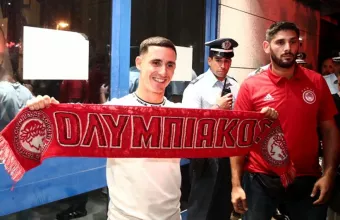 Ολυμπιακός: Έφτασε εν μέσω αποθέωσης ο Ποντένσε: «Ήρθα για να μείνω»