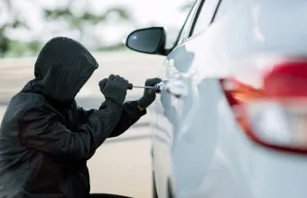 Εξαρθρώθηκε σπείρα που έκλεβε μηχανές και αυτοκίνητα