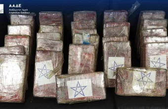 ΑΑΔΕ: Εντοπίστηκαν 39 κιλά κοκαΐνης σε κοντέινερ με μπανάνες στον Πειραιά
