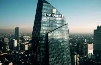 Bloomberg: Οι απρόβλεπτες ΗΠΑ κηρύσσουν τραπεζικό πόλεμο στην ΕΕ 