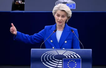 Φον ντερ Λάιεν: Η ΕΕ αντιμετωπίζει υβριδικό πόλεμο 