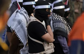 Μαχητές με μαντήλες