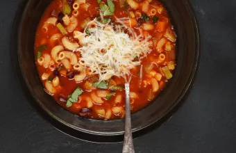 Σούπα μινεστρόνε με ζυμαρικά και φασόλια