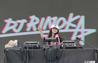 DJ Rinoka η μικρότερη βασίλισσα των decks
