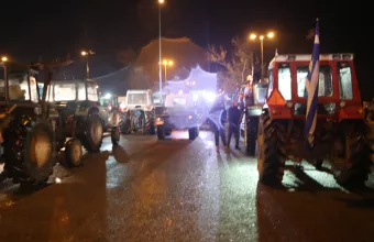 Αγρότες: μπλόκα, κλειστοί δρόμοι και κλιμάκωση των κινητοποιήσεων