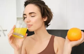 Πρωινό και χυμοί φρούτων