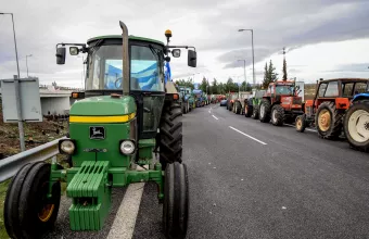 Κλείσε κι εσύ μία εθνική οδό, μπορείς...