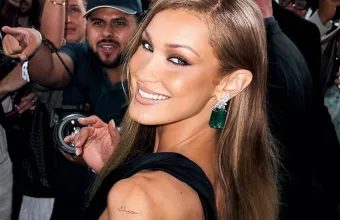 Bella Hadid λευκό τζιν