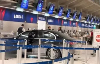Αυτοκίνητο προσέκρουσε σε γκισέ εισιτηρίων στο Αεροδρόμιο Ντιτρόιτ