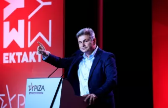 Νίκος Φαραντούρης 