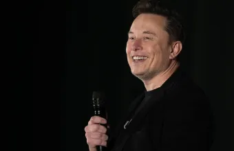 Ο Ίλον Μασκ μοιράζει μετοχές της Space X «σε κάθε παιδί» στις ΗΠΑ