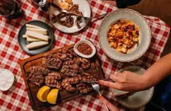 Οι 20 αγαπημένες ταβέρνες της Αθήνας, όπως τις ψήφισαν οι αναγνώστες του cookout.gr