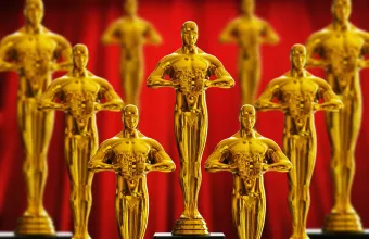 Άγαλμα Όσκαρ μπροστά