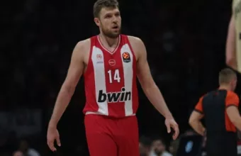 O Ολυμπιακός στην 4η περίοδο νίκησε την Μπάρτσα μέσα στο ΣΕΦ