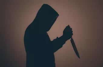 άντρας με μαχαίρι