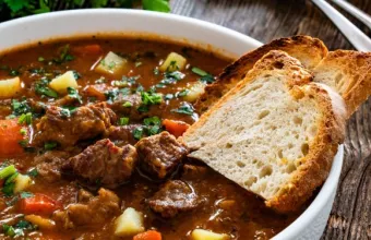Ουγγαρέζικη σούπα γκούλας (goulash) με μοσχάρι