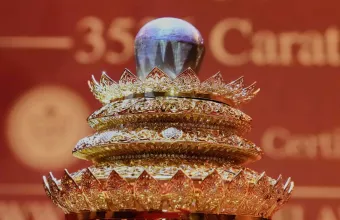 Σπάνιο μωβ ζαφείρι 