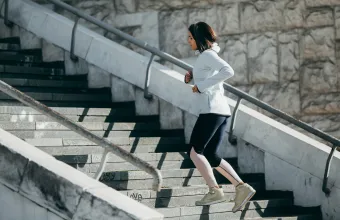 Ξέχνα το γυμναστήριο: Οι επιστήμονες λένε ότι οι σκάλες είναι η άσκηση που αλλάζει τη ζωή σου