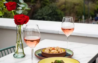 Εστιατόριο Μουσείου Μπενάκη Ελληνικού Πολιτισμού: Παραδοσιακές γεύσεις και μοναδική ατμόσφαιρα στο κέντρο της Αθήνας