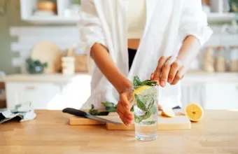 Πώς να επανέλθεις και να κάνεις αποτοξίνωση μετά από μεγάλο φαγοπότι