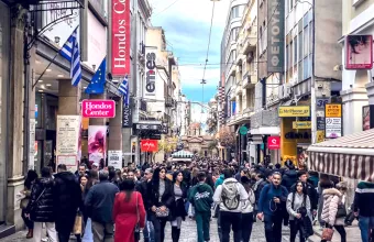 Κόσμος στην Ερμού 