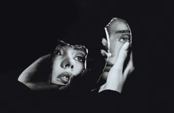 Η Θεωρία του καθρέφτη